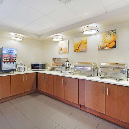 Comfort Inn & Suites Wichita Zewnętrze zdjęcie