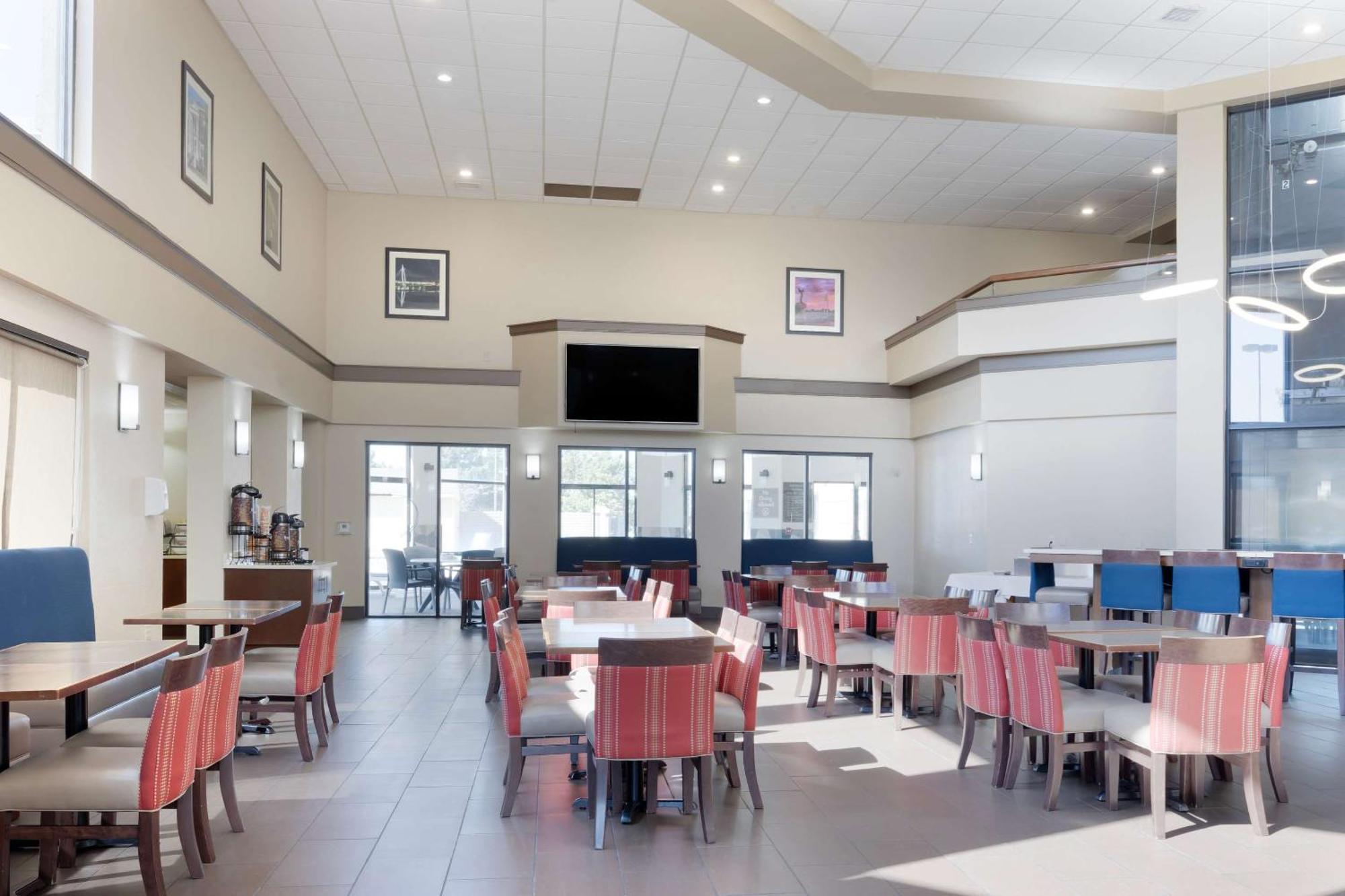 Comfort Inn & Suites Wichita Zewnętrze zdjęcie