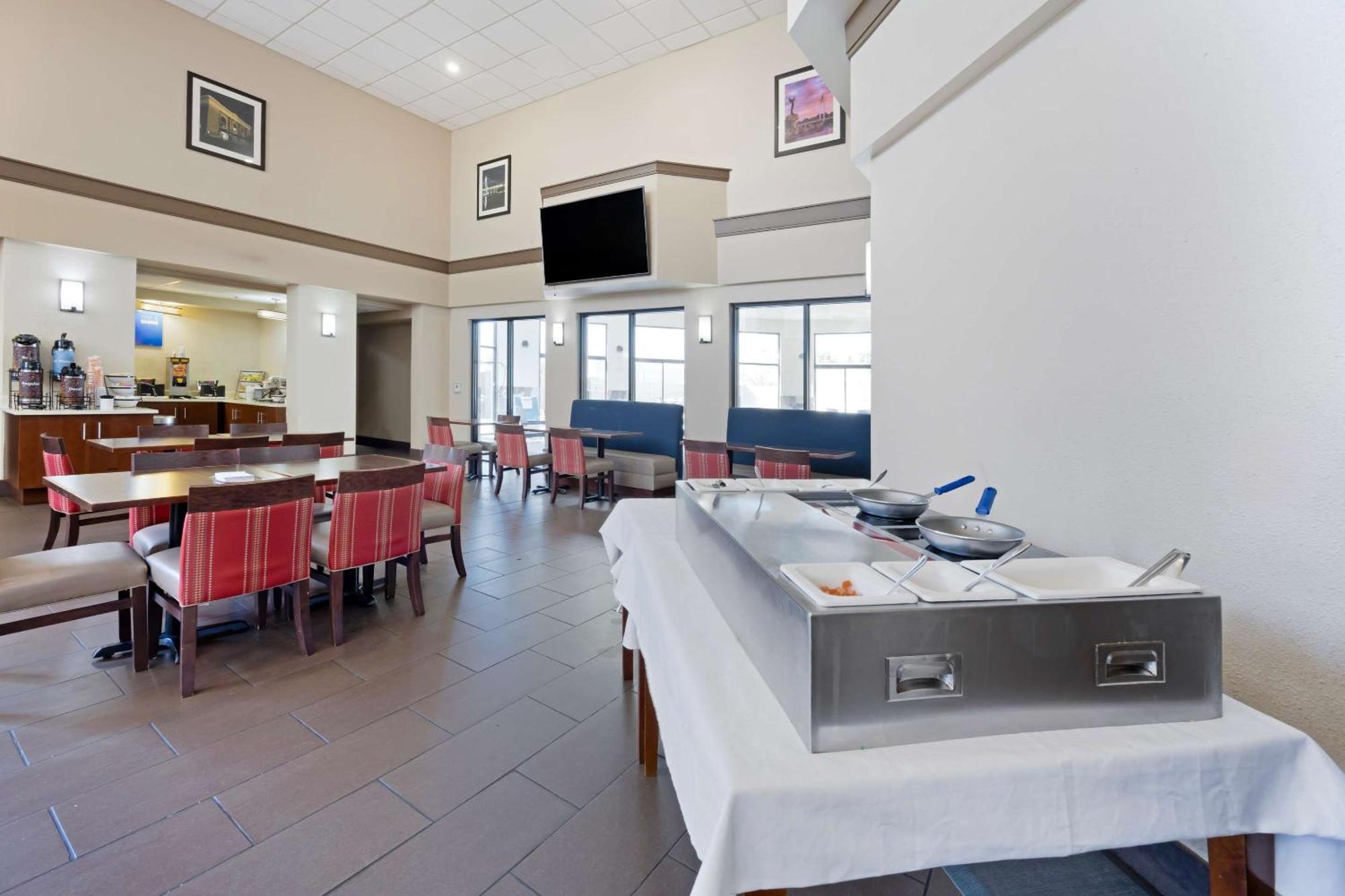 Comfort Inn & Suites Wichita Zewnętrze zdjęcie
