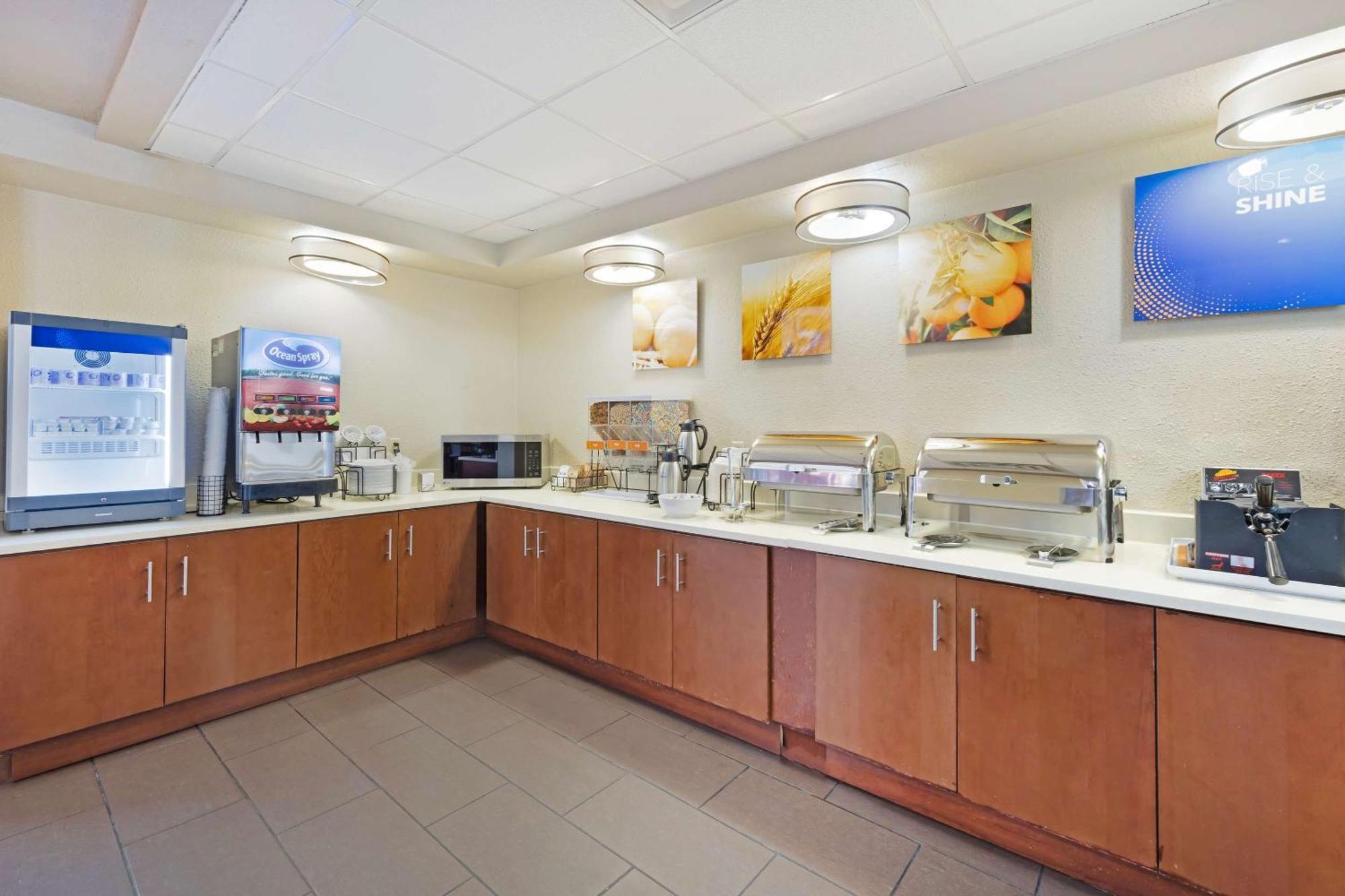 Comfort Inn & Suites Wichita Zewnętrze zdjęcie