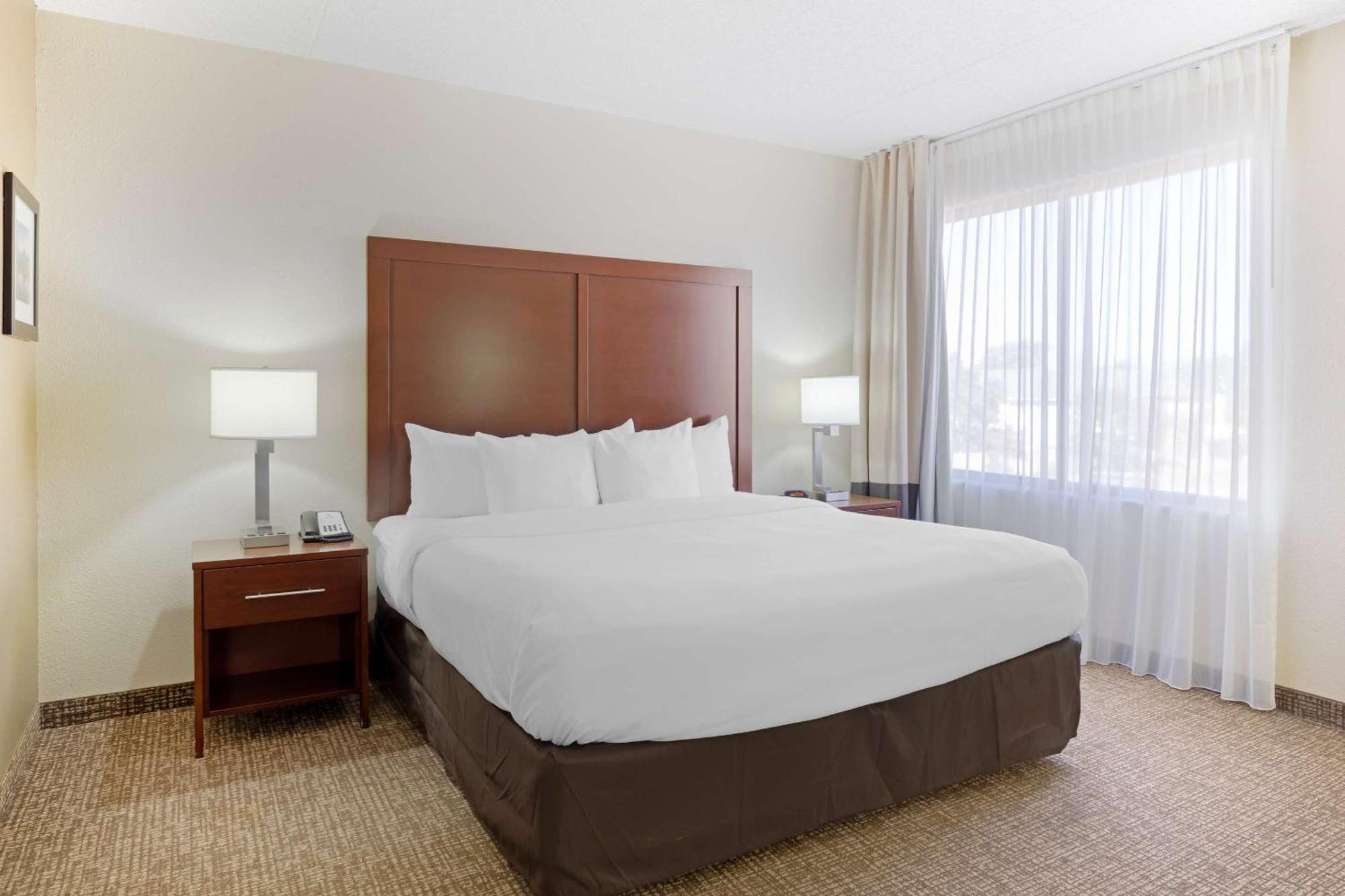 Comfort Inn & Suites Wichita Zewnętrze zdjęcie