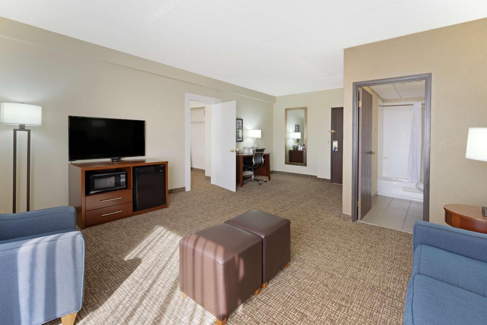 Comfort Inn & Suites Wichita Zewnętrze zdjęcie