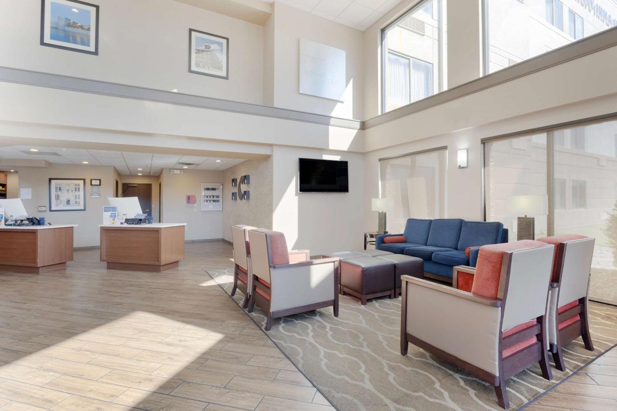 Comfort Inn & Suites Wichita Zewnętrze zdjęcie