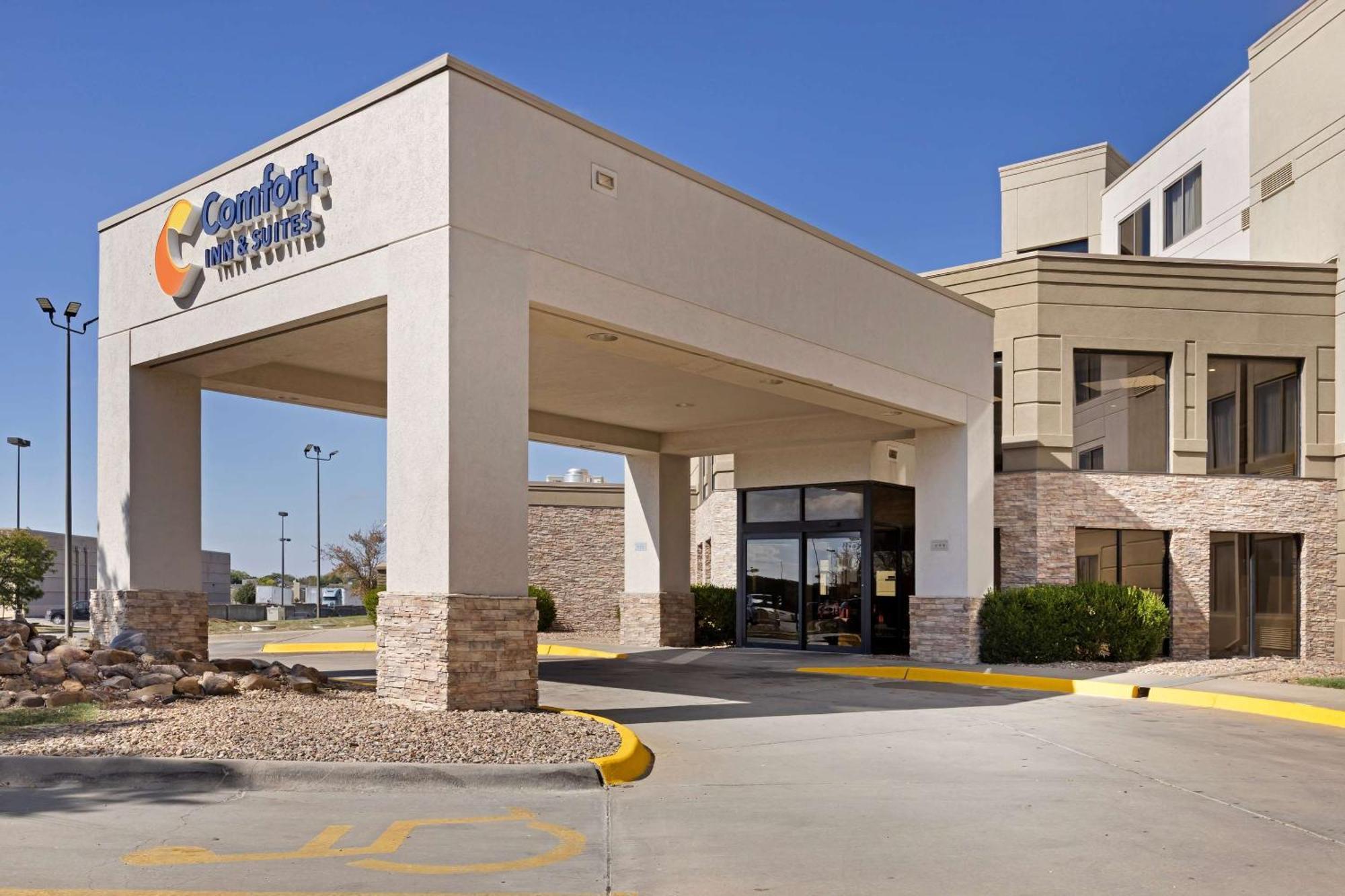 Comfort Inn & Suites Wichita Zewnętrze zdjęcie