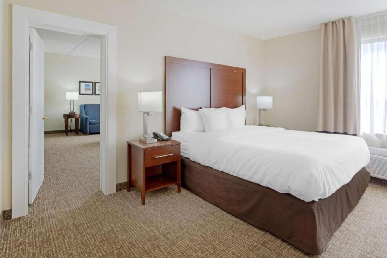 Comfort Inn & Suites Wichita Zewnętrze zdjęcie